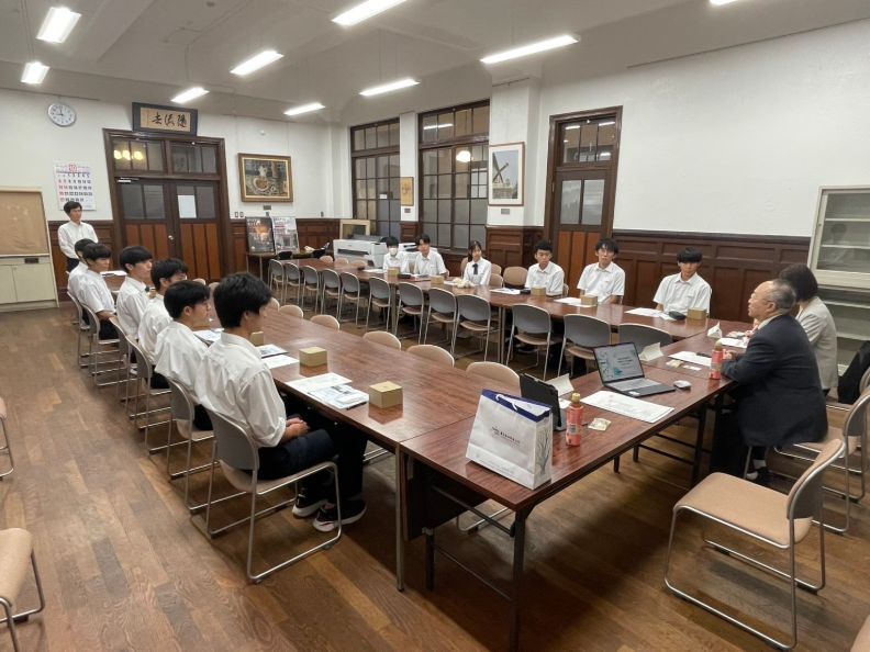 福岡高校での学生交流